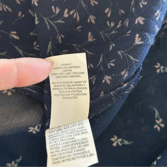 Lucky Brand Top Womens Size M Dark Blue Floral Boho Peasant Button Flowy Blouse - Picture 11 of 13